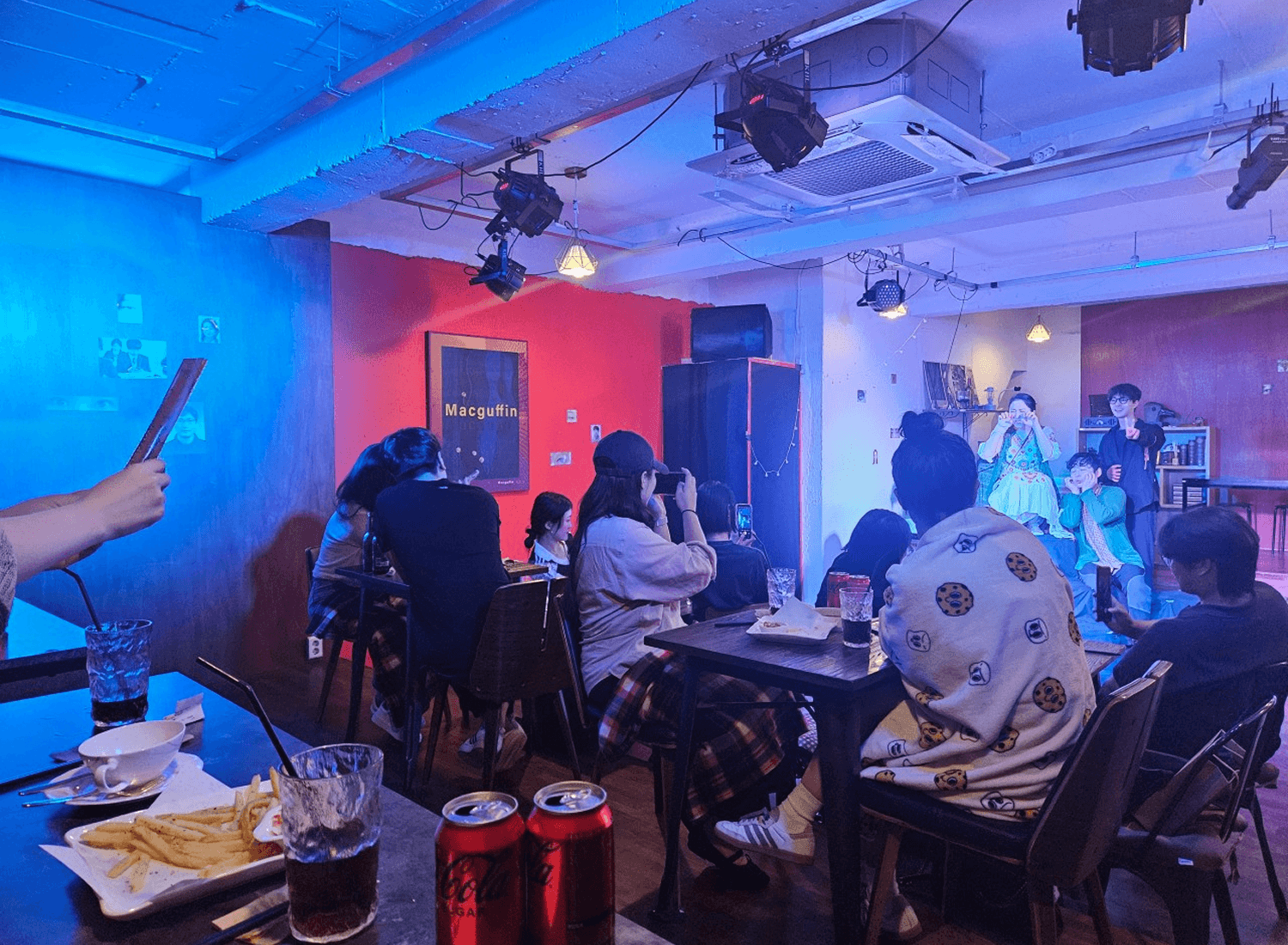 먹고 마시면서 보는 연극! 맥거핀씨어터