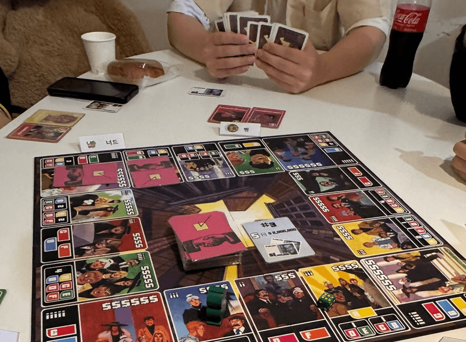 혼자 와서 함께 노는 보드게임 천국 