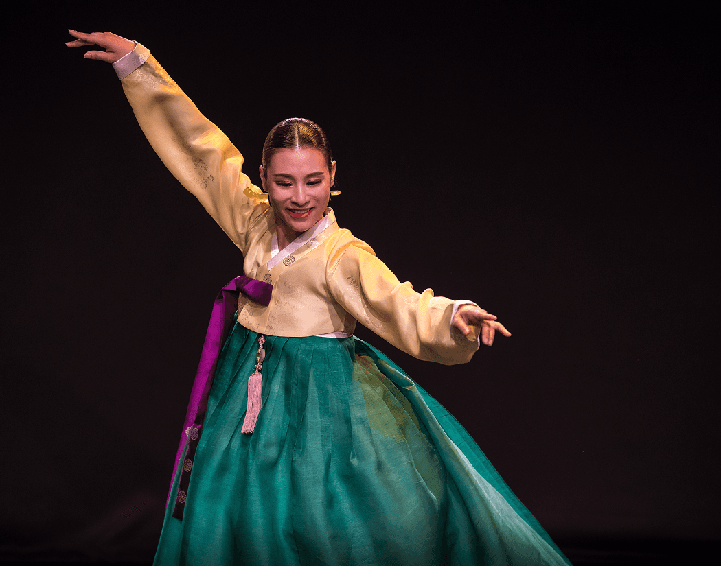 남산 아래 수놓은 흥겨운 춤길 